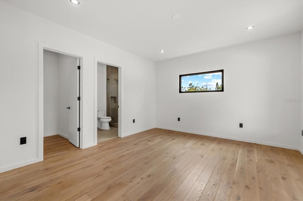 For Sale: $2,399,000 (4 beds, 4 baths, 3685 Square Feet)