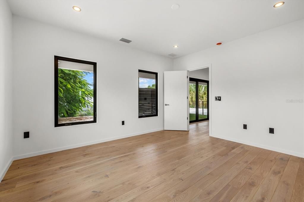 For Sale: $2,399,000 (4 beds, 4 baths, 3685 Square Feet)
