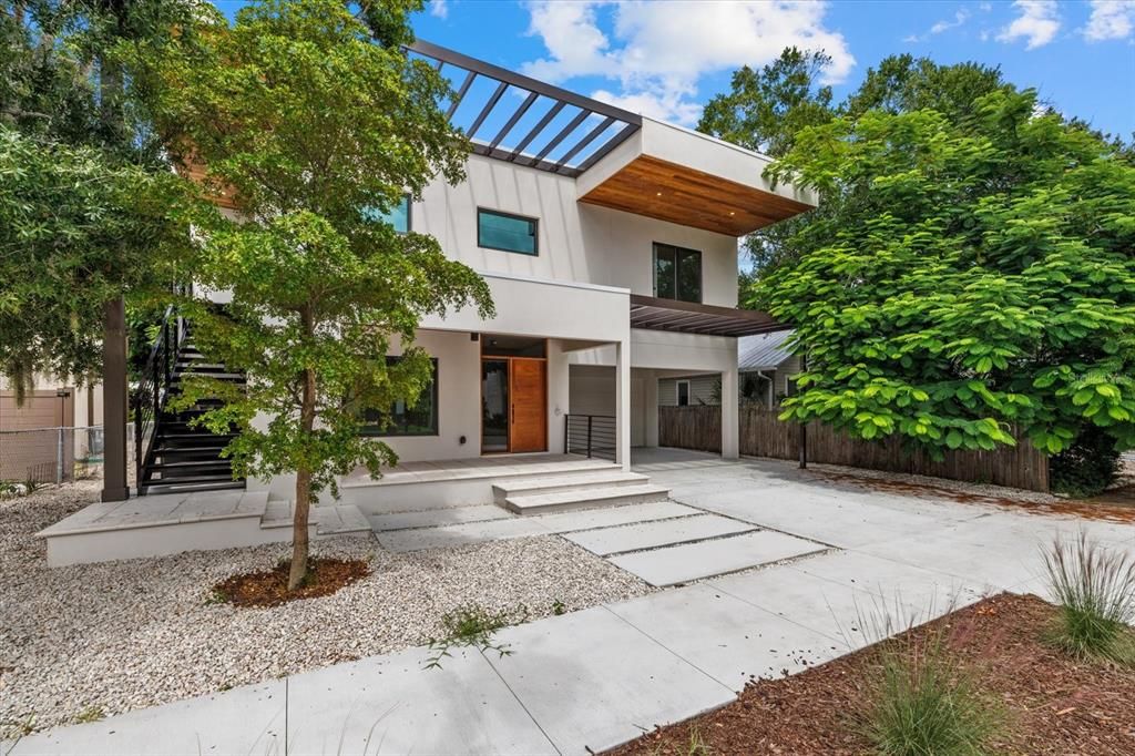For Sale: $2,399,000 (4 beds, 4 baths, 3685 Square Feet)