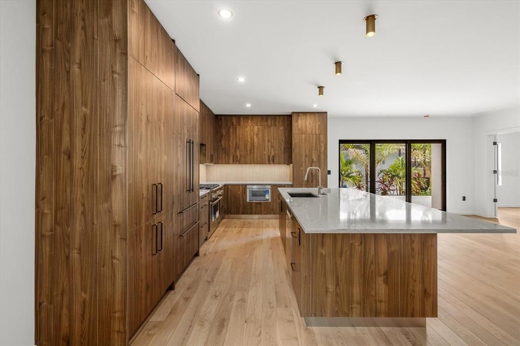 For Sale: $2,399,000 (4 beds, 4 baths, 3685 Square Feet)