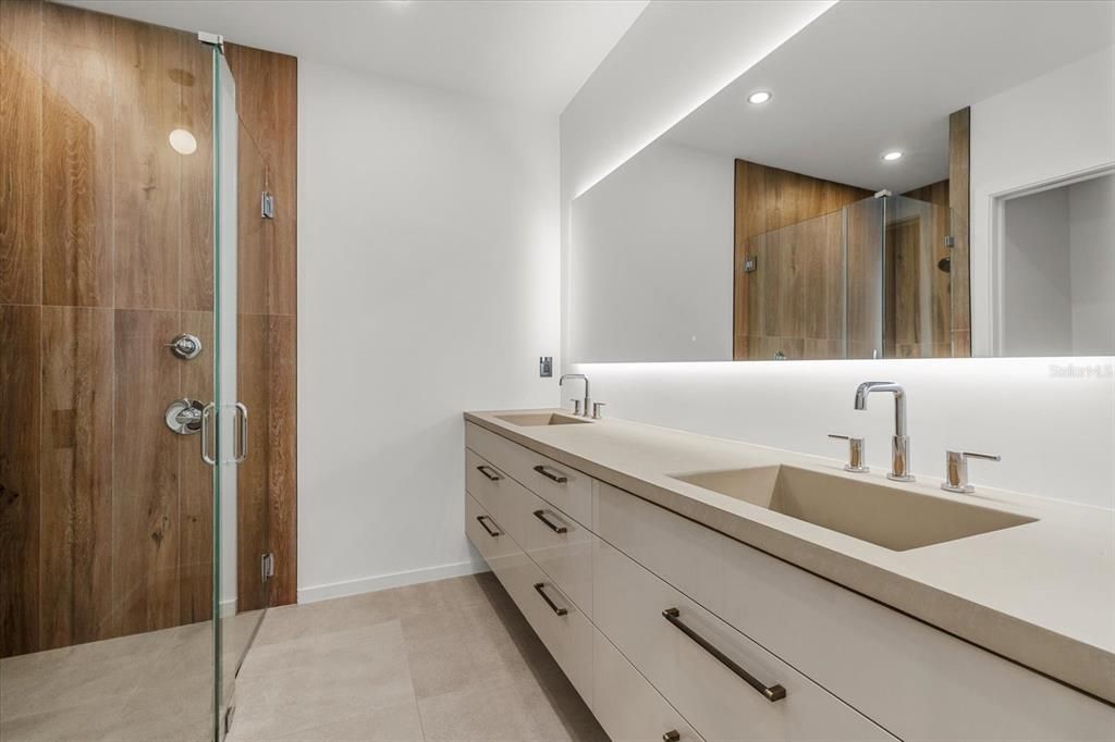 For Sale: $2,399,000 (4 beds, 4 baths, 3685 Square Feet)