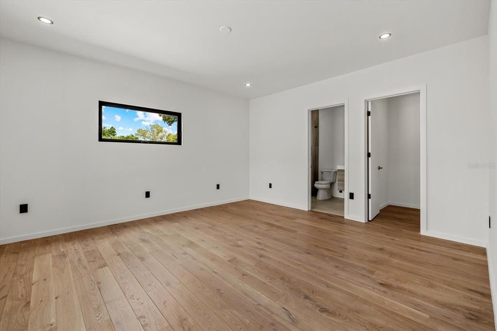 For Sale: $2,399,000 (4 beds, 4 baths, 3685 Square Feet)