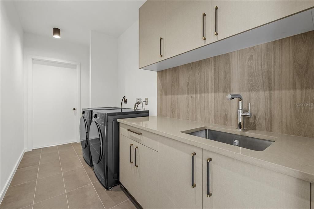 For Sale: $2,399,000 (4 beds, 4 baths, 3685 Square Feet)