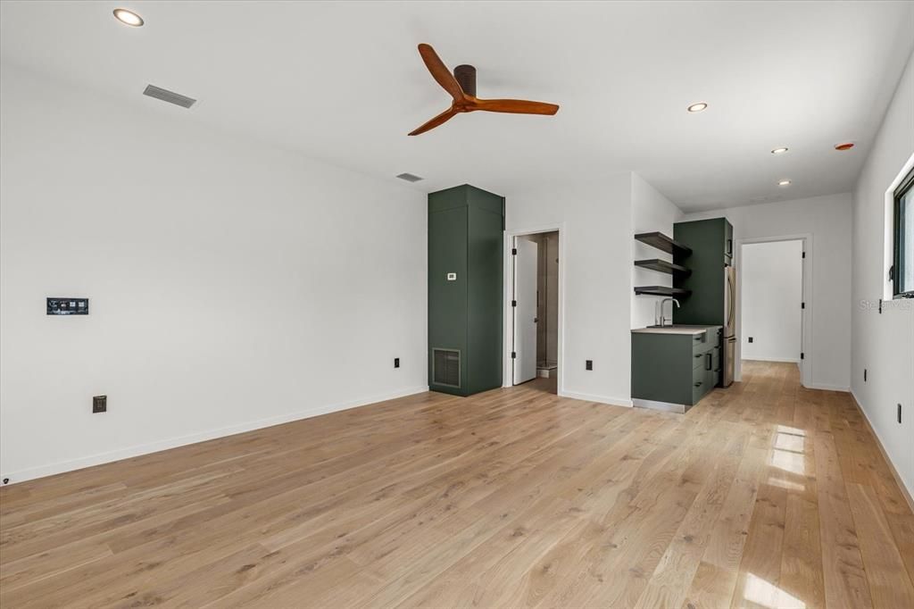 For Sale: $2,399,000 (4 beds, 4 baths, 3685 Square Feet)
