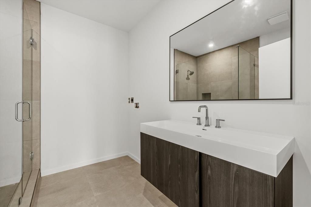 For Sale: $2,399,000 (4 beds, 4 baths, 3685 Square Feet)