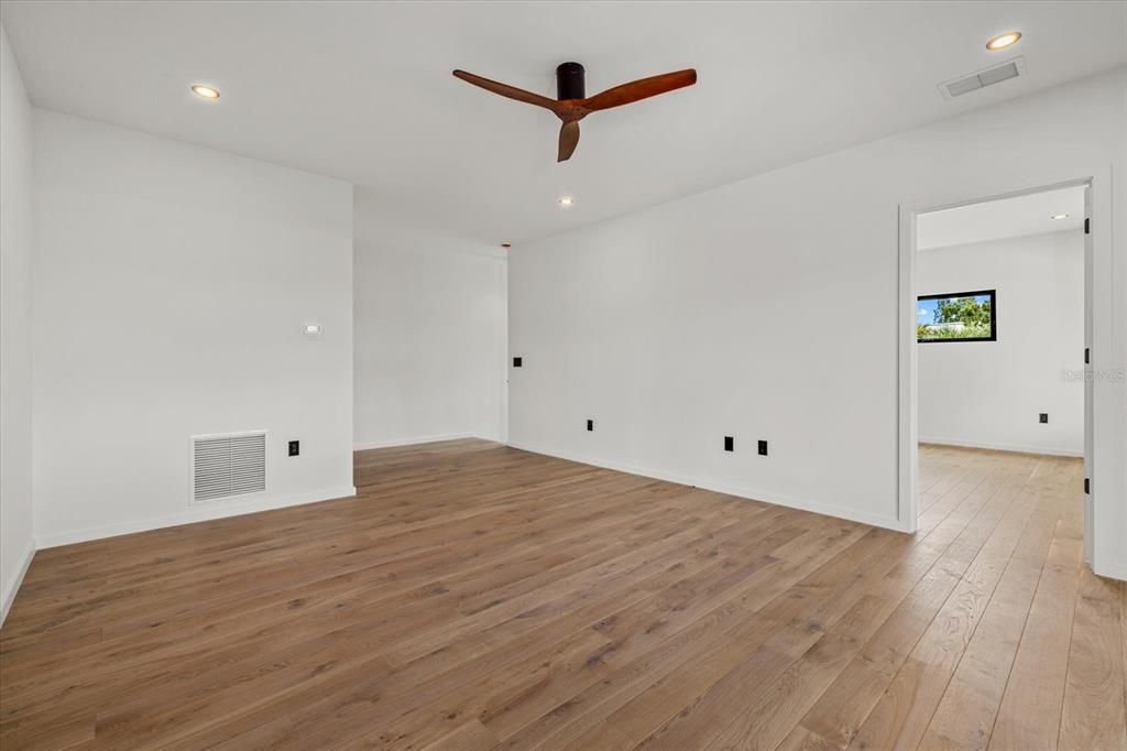 For Sale: $2,399,000 (4 beds, 4 baths, 3685 Square Feet)