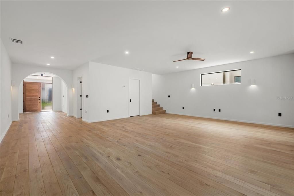 For Sale: $2,399,000 (4 beds, 4 baths, 3685 Square Feet)