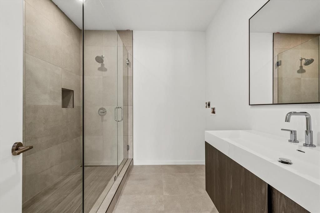 For Sale: $2,399,000 (4 beds, 4 baths, 3685 Square Feet)