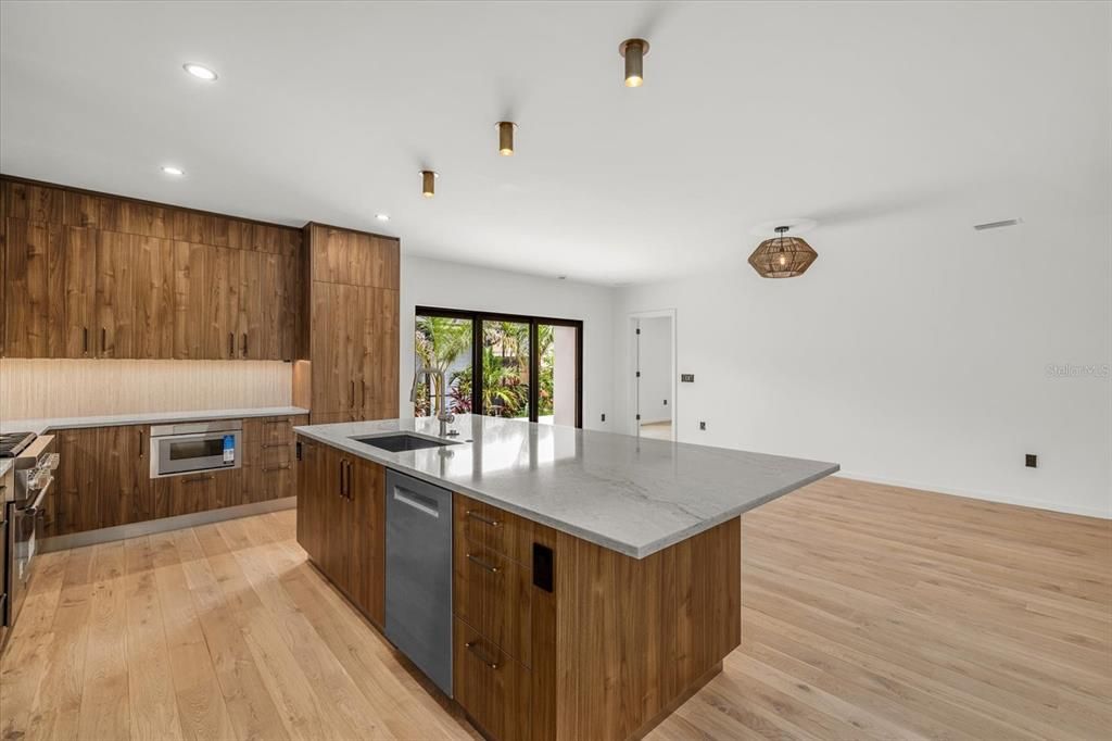 For Sale: $2,399,000 (4 beds, 4 baths, 3685 Square Feet)