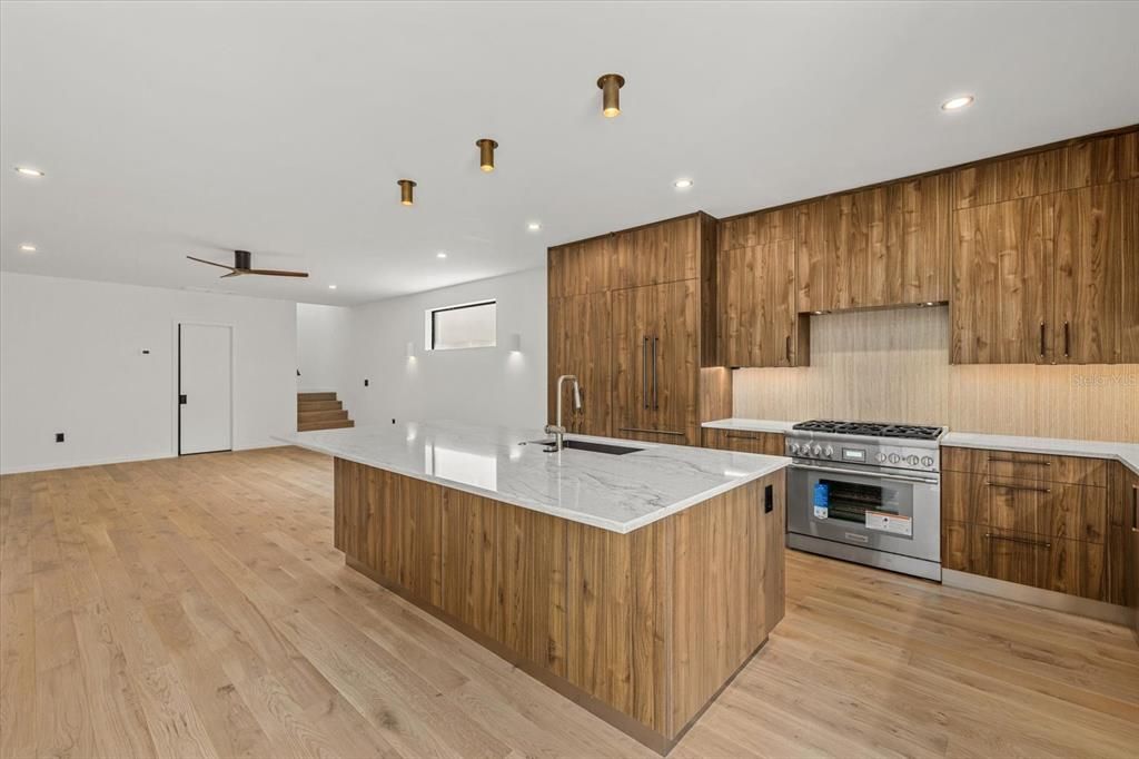 For Sale: $2,399,000 (4 beds, 4 baths, 3685 Square Feet)