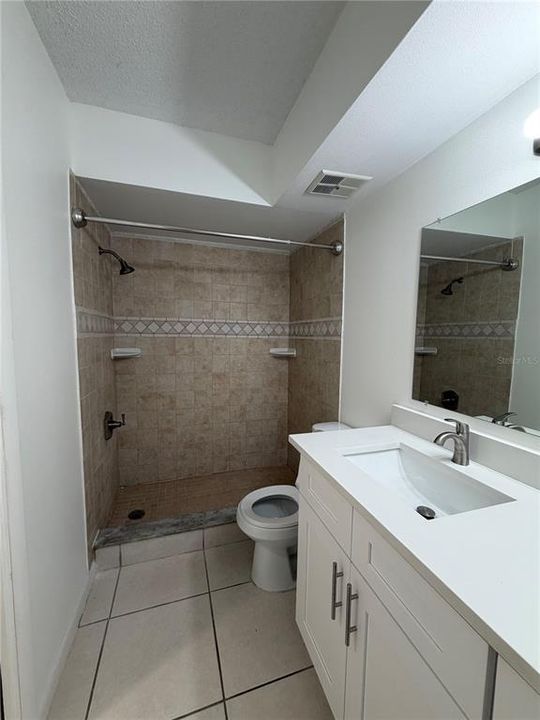 В аренду: $1,600 (2 спален, 1 ванн, 857 Квадратных фут)
