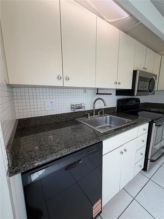 В аренду: $1,600 (2 спален, 1 ванн, 857 Квадратных фут)