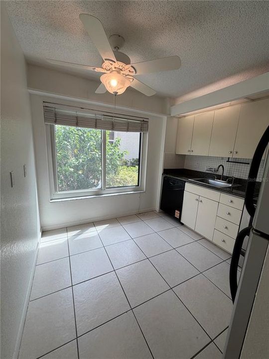 В аренду: $1,600 (2 спален, 1 ванн, 857 Квадратных фут)