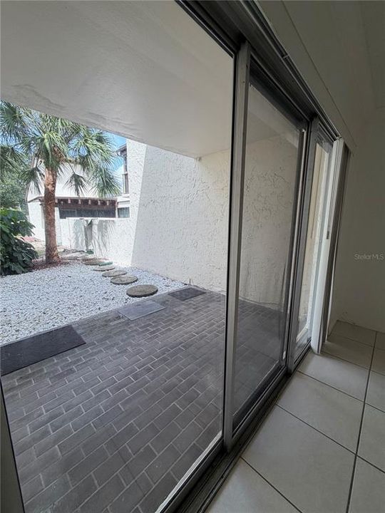 В аренду: $1,600 (2 спален, 1 ванн, 857 Квадратных фут)