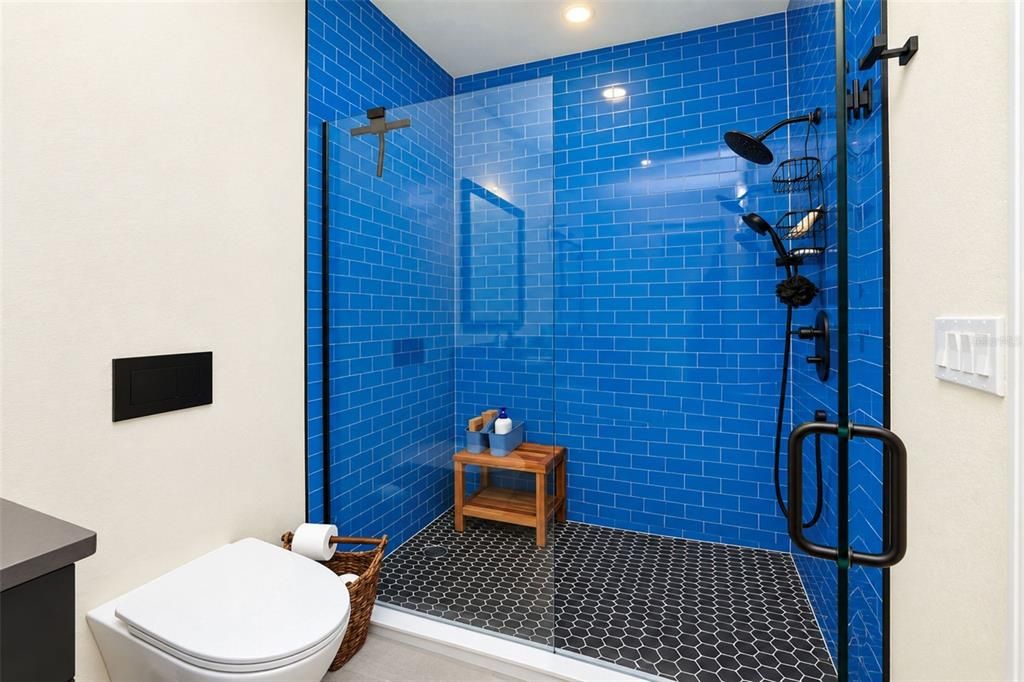 En Venta: $640,000 (3 camas, 3 baños, 1832 Pies cuadrados)