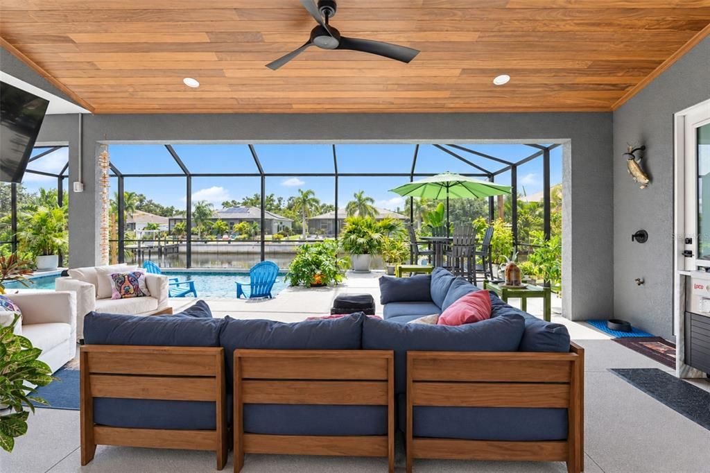 En Venta: $640,000 (3 camas, 3 baños, 1832 Pies cuadrados)