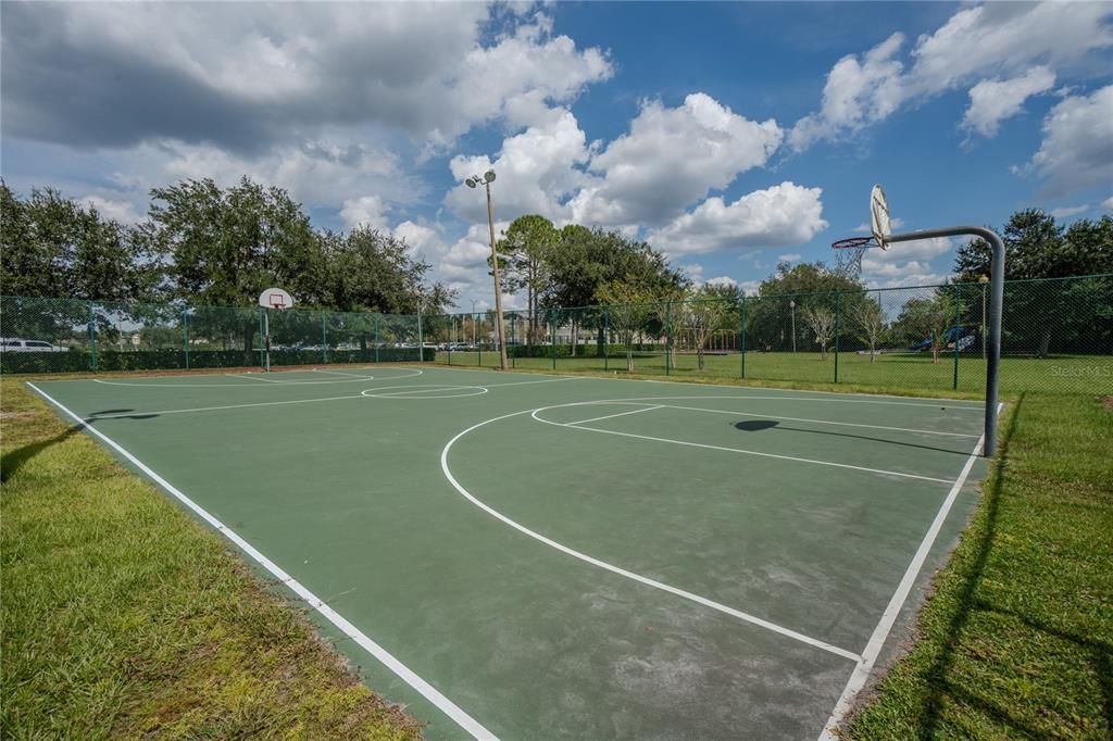 For Sale: $649,000 (5 beds, 2 baths, 3064 Square Feet)