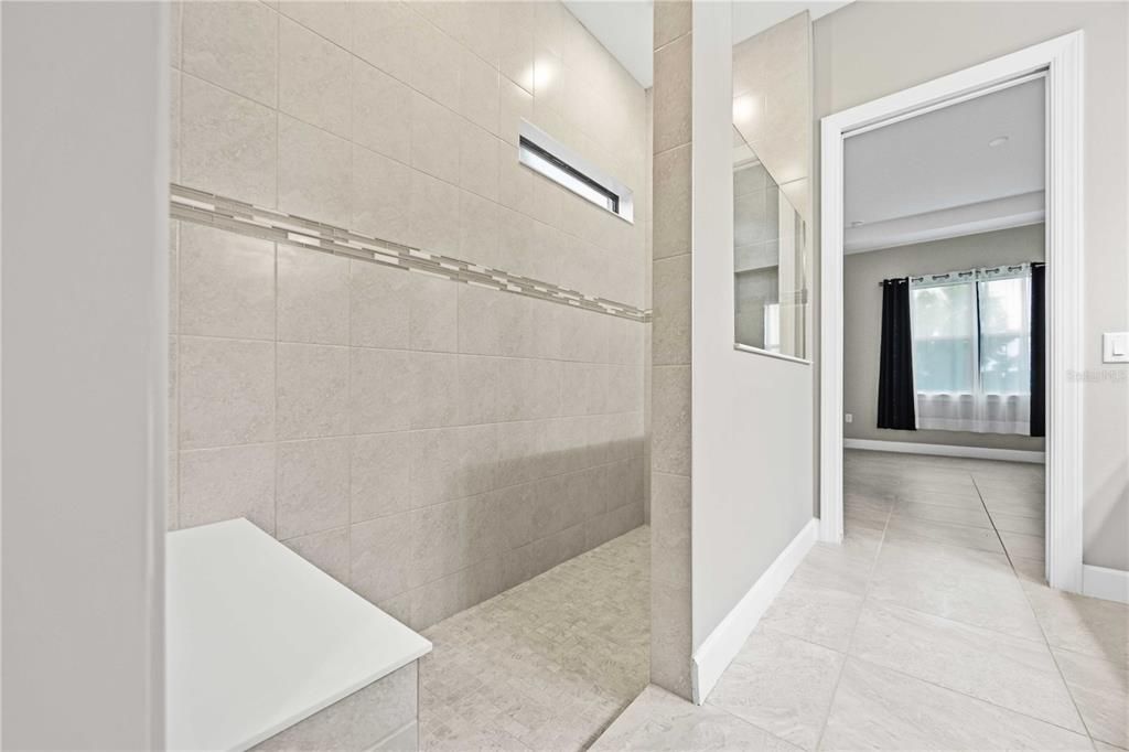 Activo con contrato: $700,000 (3 camas, 2 baños, 2056 Pies cuadrados)