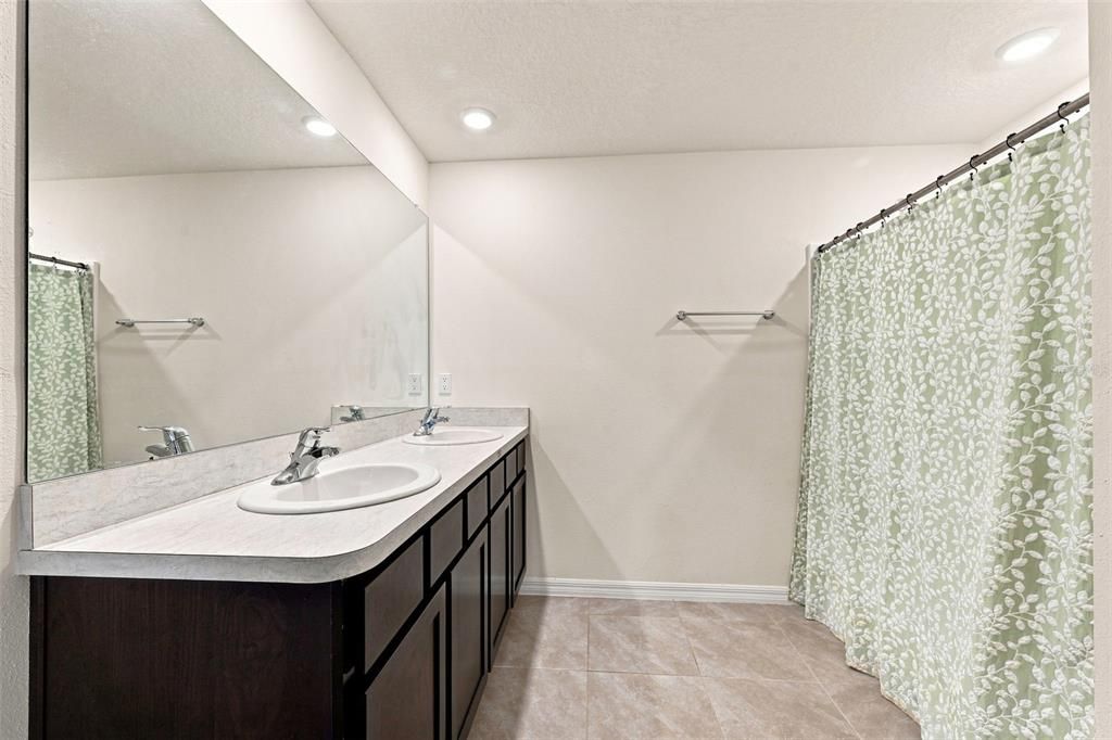 En Venta: $348,000 (3 camas, 2 baños, 1698 Pies cuadrados)