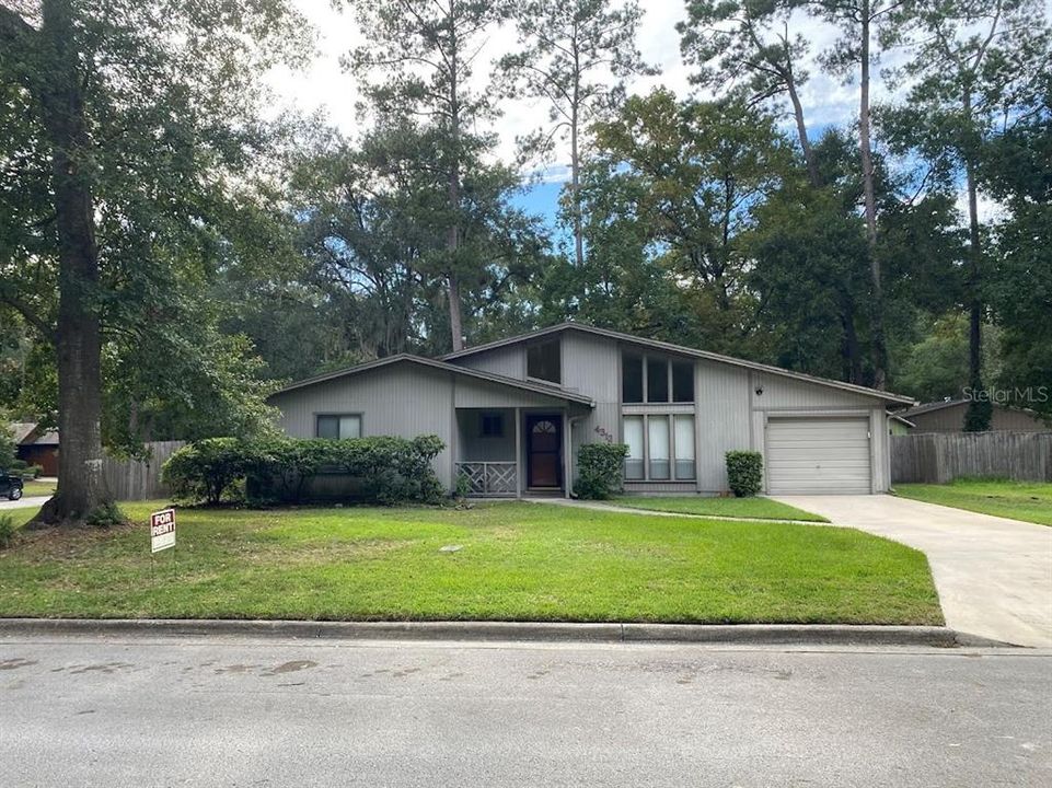 For Rent: $1,975 (3 beds, 2 baths, 1394 Square Feet)