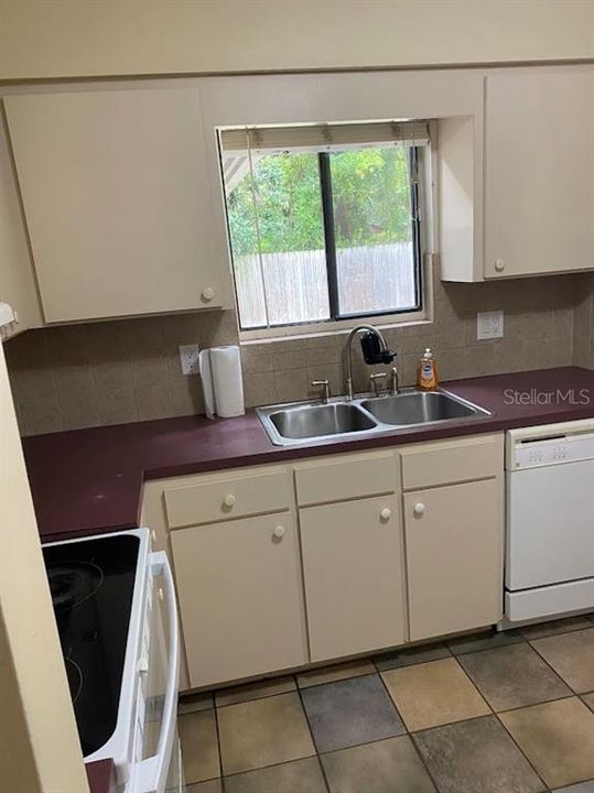 For Rent: $1,975 (3 beds, 2 baths, 1394 Square Feet)
