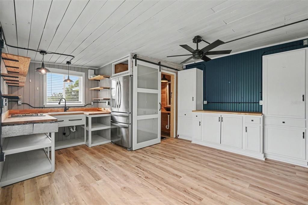 For Sale: $380,000 (3 beds, 3 baths, 1719 Square Feet)