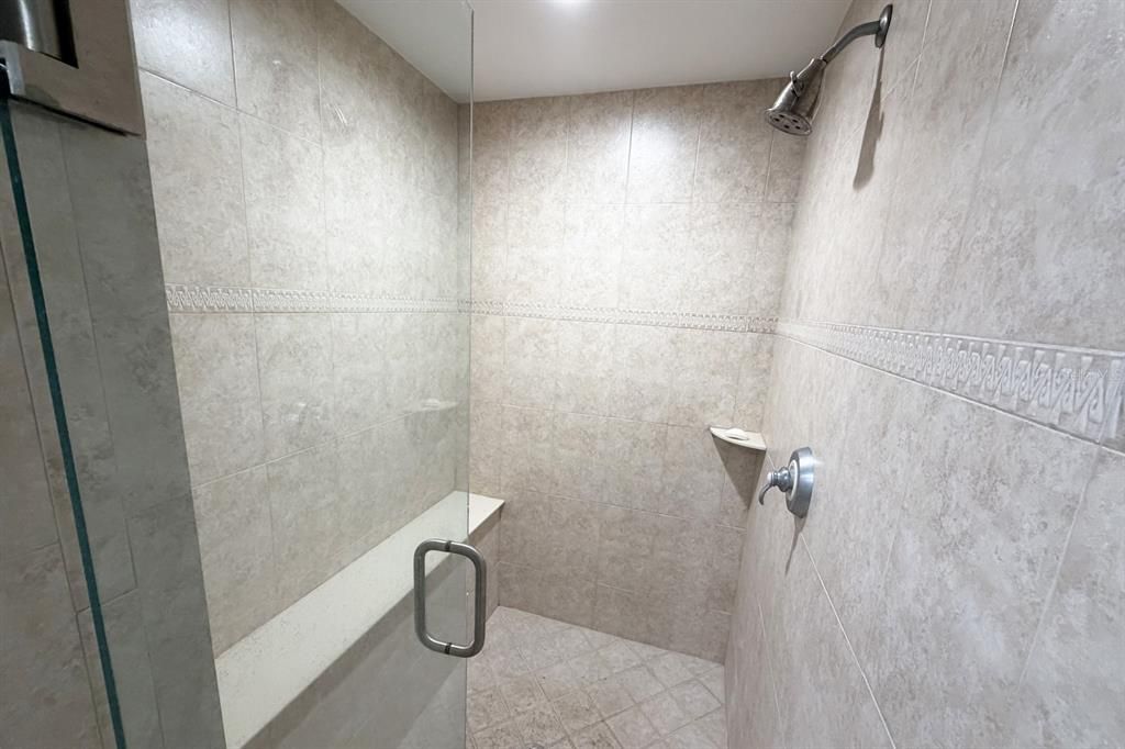 En Venta: $399,900 (2 camas, 2 baños, 2297 Pies cuadrados)