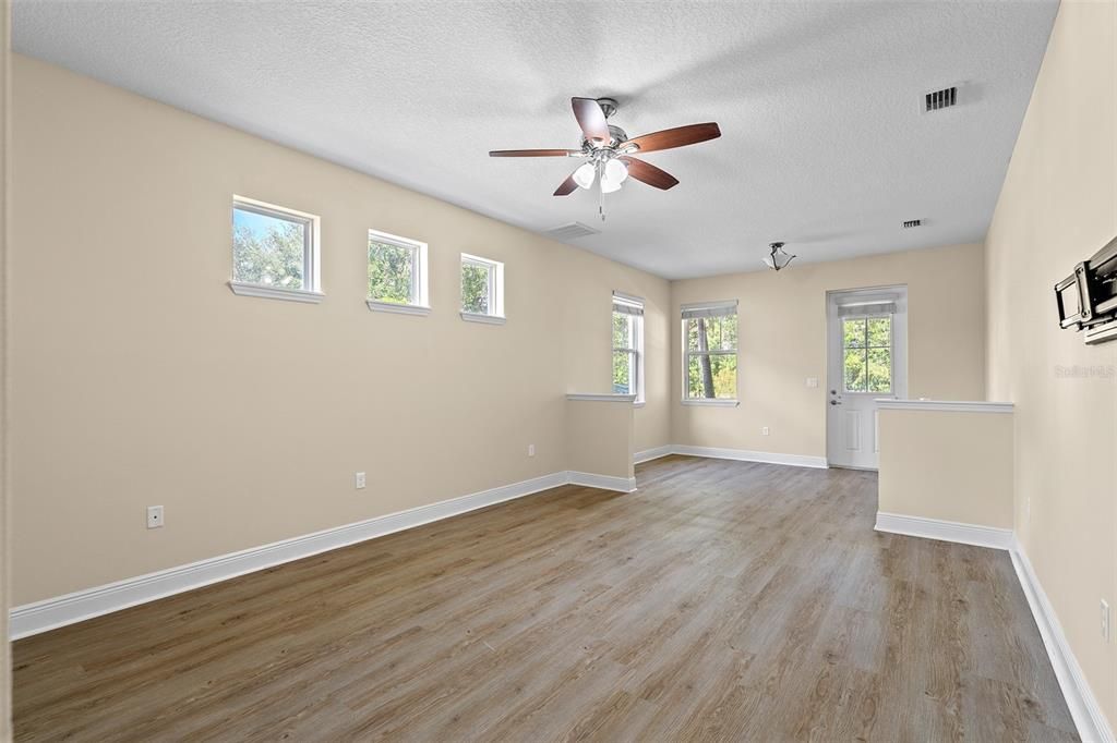 En Venta: $499,900 (4 camas, 2 baños, 3077 Pies cuadrados)