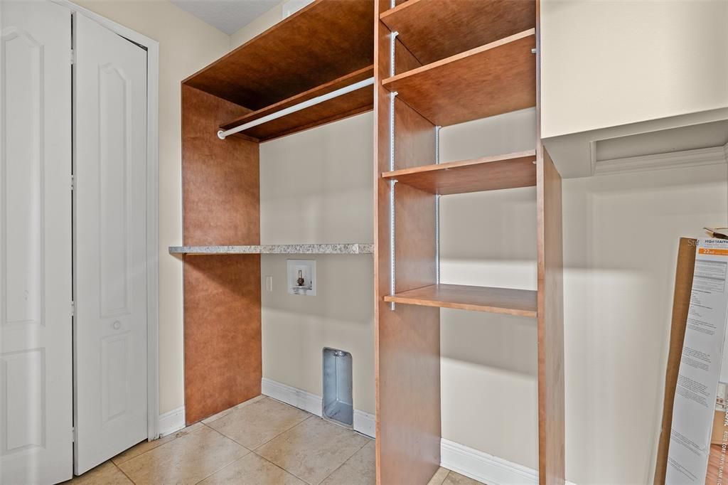 En Venta: $499,900 (4 camas, 2 baños, 3077 Pies cuadrados)