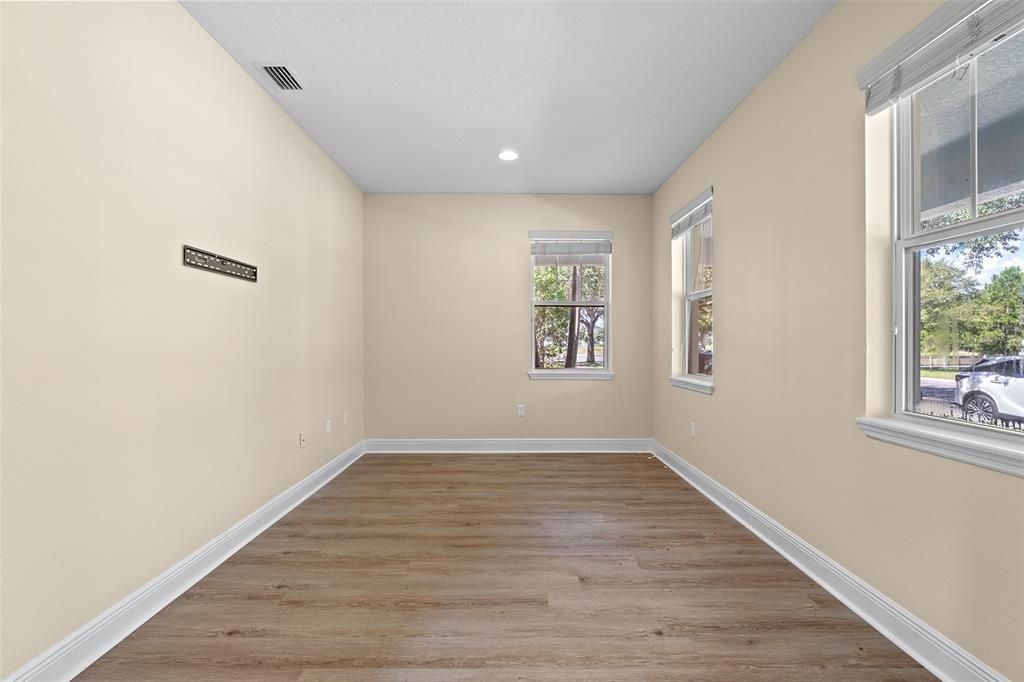 En Venta: $499,900 (4 camas, 2 baños, 3077 Pies cuadrados)