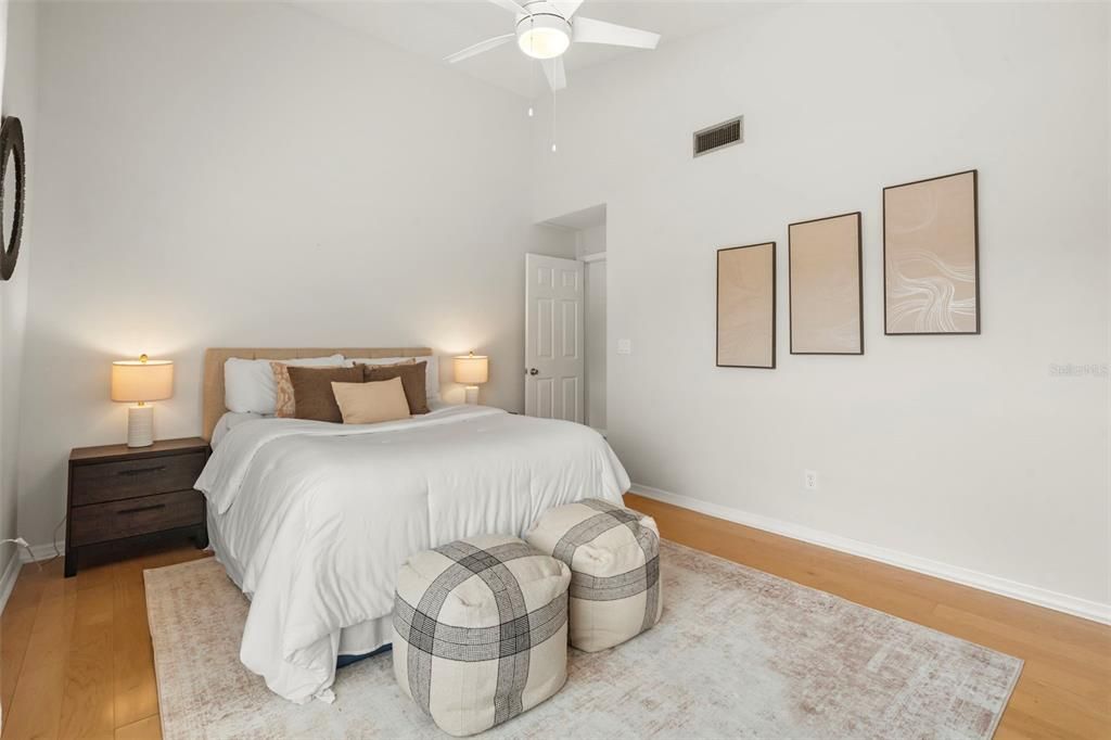 В аренду: $2,495 (2 спален, 2 ванн, 1140 Квадратных фут)