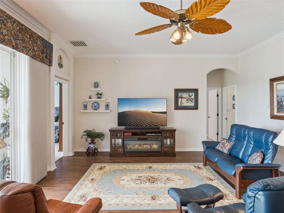 For Sale: $415,000 (3 beds, 2 baths, 2126 Square Feet)