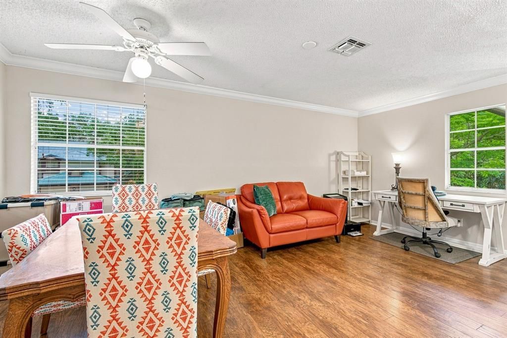 For Sale: $300,000 (2 beds, 2 baths, 1353 Square Feet)