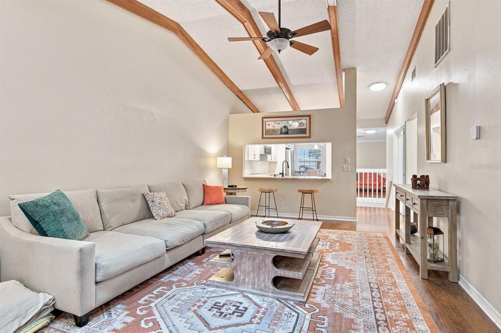 For Sale: $300,000 (2 beds, 2 baths, 1353 Square Feet)