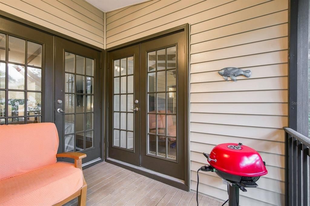 For Sale: $300,000 (2 beds, 2 baths, 1353 Square Feet)