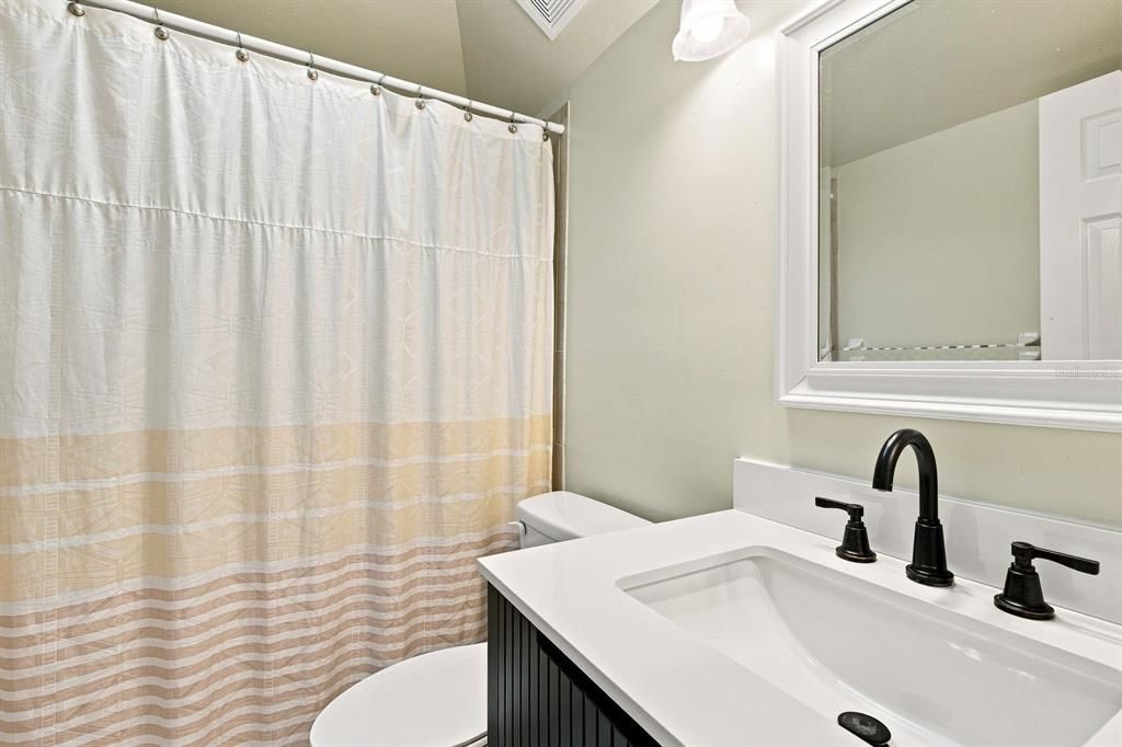 For Sale: $300,000 (2 beds, 2 baths, 1353 Square Feet)
