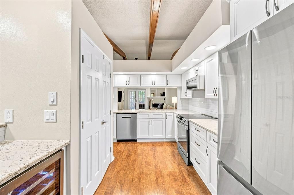 For Sale: $300,000 (2 beds, 2 baths, 1353 Square Feet)