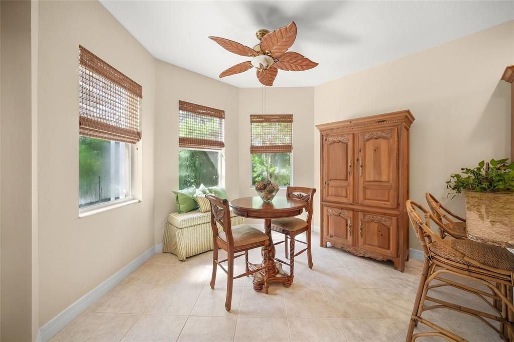En Venta: $650,000 (3 camas, 2 baños, 2421 Pies cuadrados)
