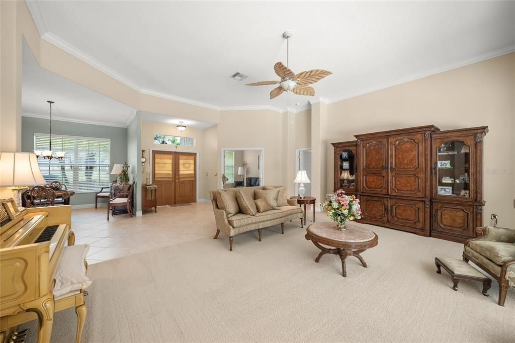 En Venta: $650,000 (3 camas, 2 baños, 2421 Pies cuadrados)
