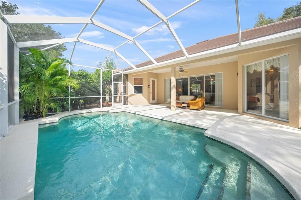 En Venta: $650,000 (3 camas, 2 baños, 2421 Pies cuadrados)