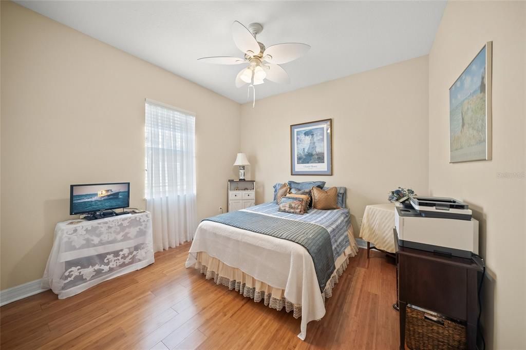 En Venta: $650,000 (3 camas, 2 baños, 2421 Pies cuadrados)