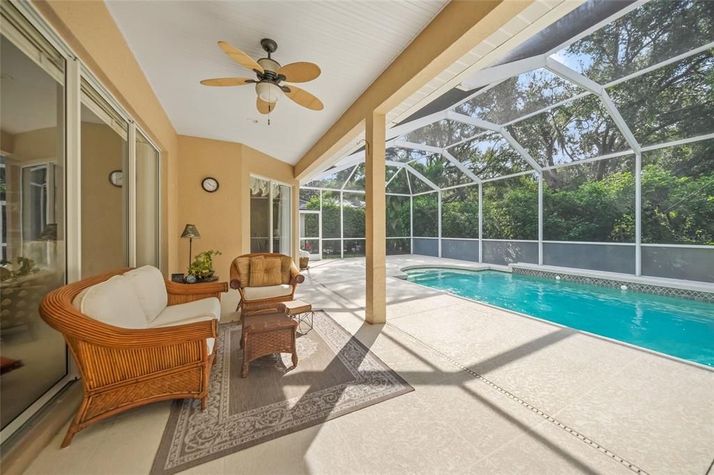 En Venta: $650,000 (3 camas, 2 baños, 2421 Pies cuadrados)
