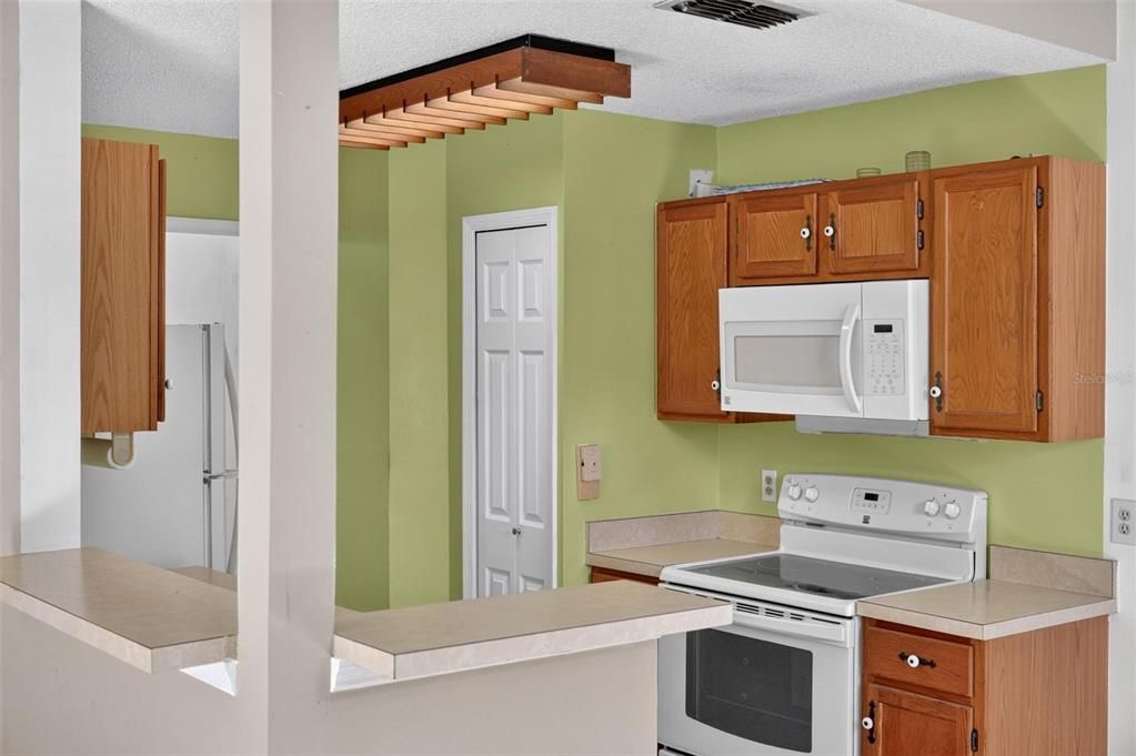 For Sale: $175,000 (2 beds, 2 baths, 1055 Square Feet)