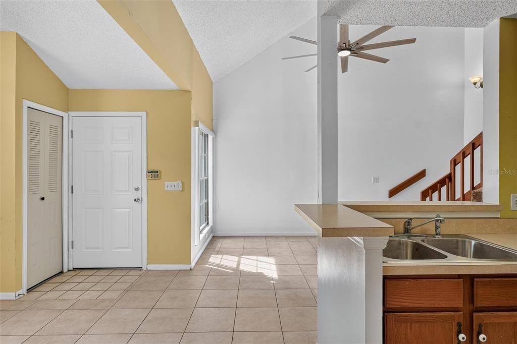 For Sale: $175,000 (2 beds, 2 baths, 1055 Square Feet)