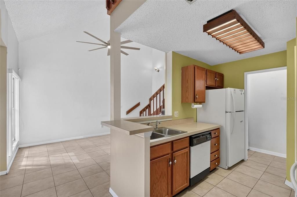For Sale: $175,000 (2 beds, 2 baths, 1055 Square Feet)