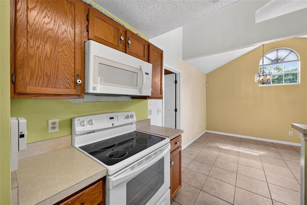For Sale: $175,000 (2 beds, 2 baths, 1055 Square Feet)