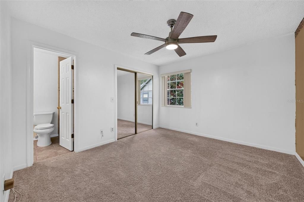 For Sale: $175,000 (2 beds, 2 baths, 1055 Square Feet)