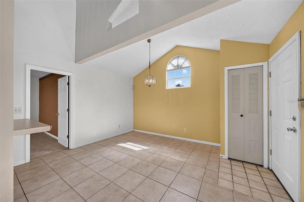 For Sale: $175,000 (2 beds, 2 baths, 1055 Square Feet)