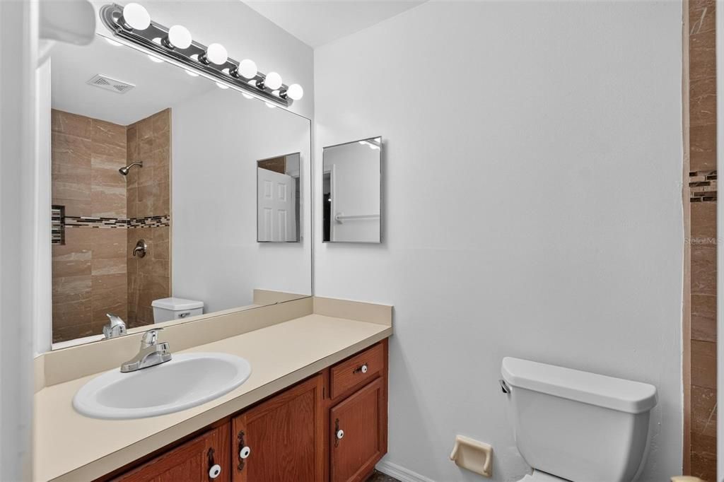 For Sale: $175,000 (2 beds, 2 baths, 1055 Square Feet)