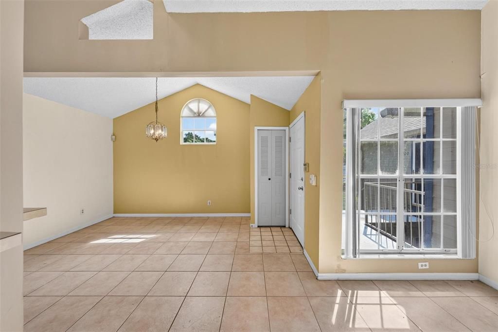 For Sale: $175,000 (2 beds, 2 baths, 1055 Square Feet)